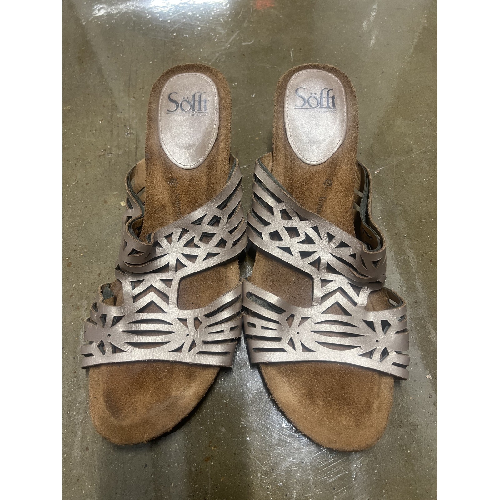 Sofft Laser Cut Metallic Wedge Sandals Womens Size Unknown Champagne Pewter — photo 2