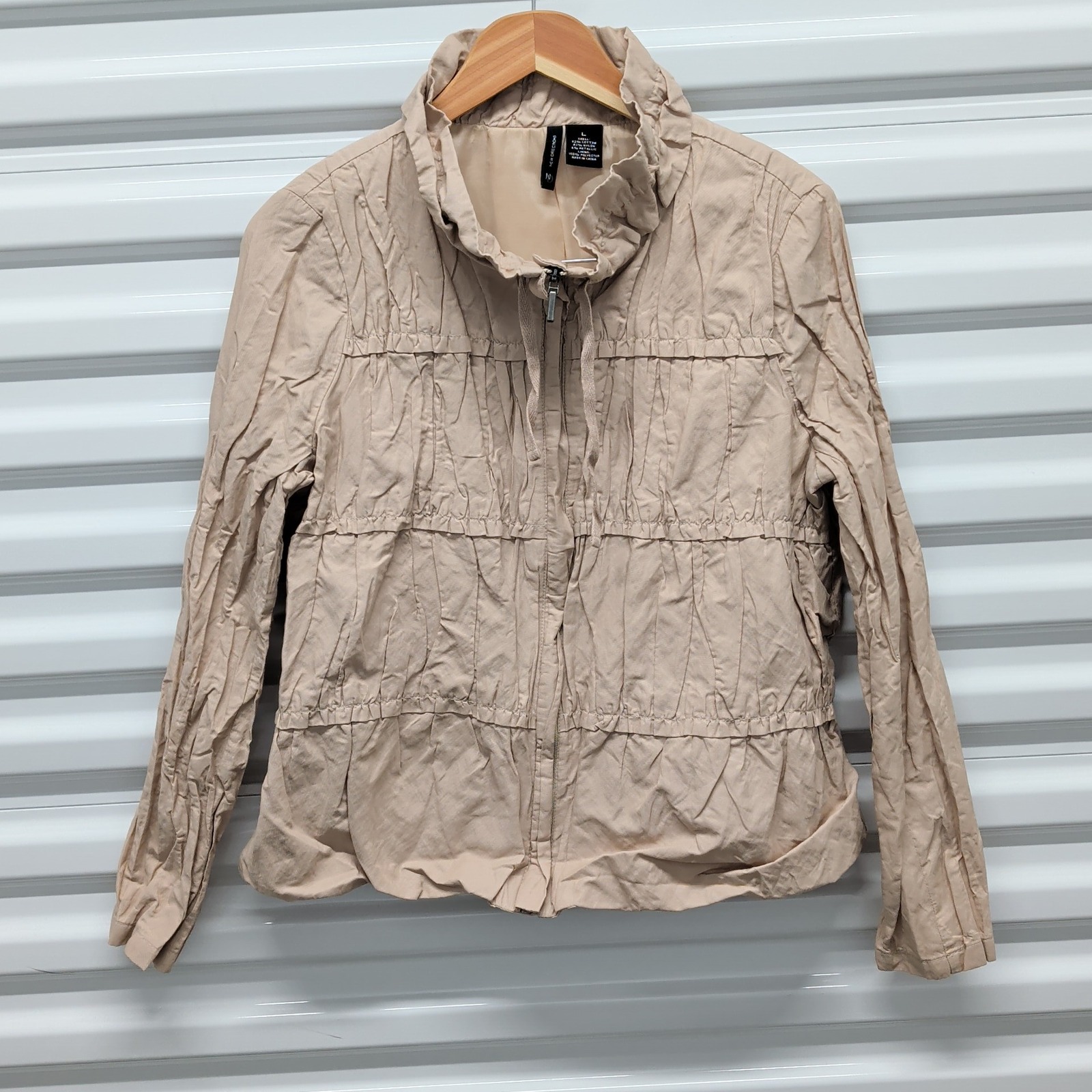 New Directions Jacket Size L Women Tan Ruched Zip Up Ruffle Collar Lightweight — photo 2