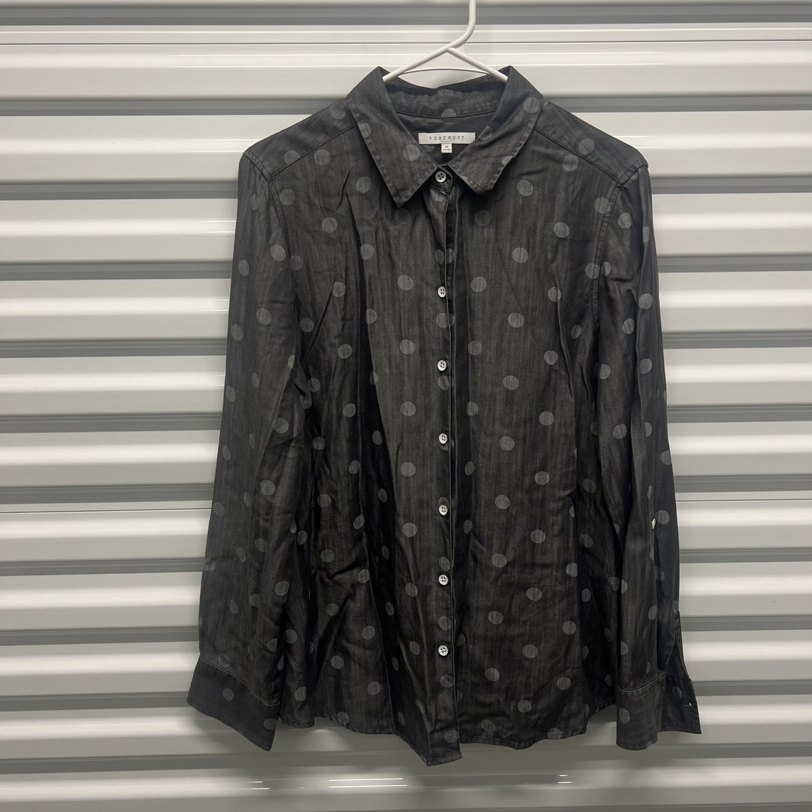Foxcroft Size 10 Gray Polka Dot Tencel Lyocell Shaped Button Down Blouse Shirt — photo 2