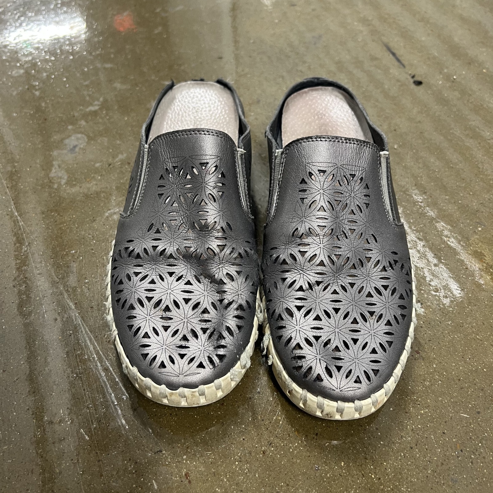 Ilse Jacobsen Tulip Mules Size 39 Womens Pewter Metallic Laser Cut Slip On Flats — photo 2