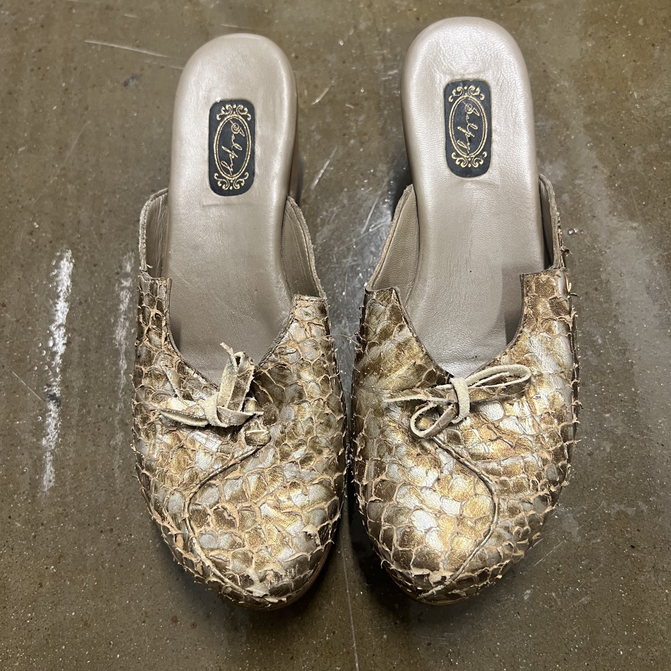 Balpy Snakeskin Wedge Platform Mules Size 8 Womens Gold Metallic Wood Clogs — photo 2