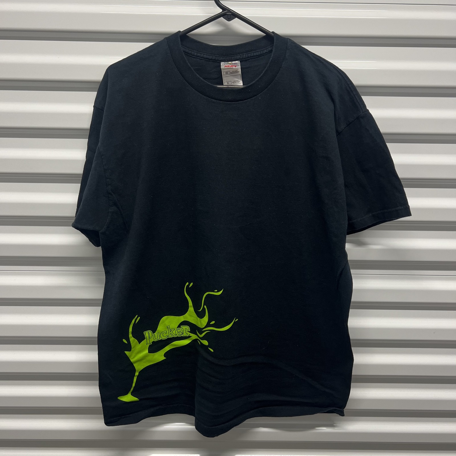 Fruit of the Loom DeKuyper Pucker T-Shirt XL Mens Black Neon Green Graphic Promo — photo 2