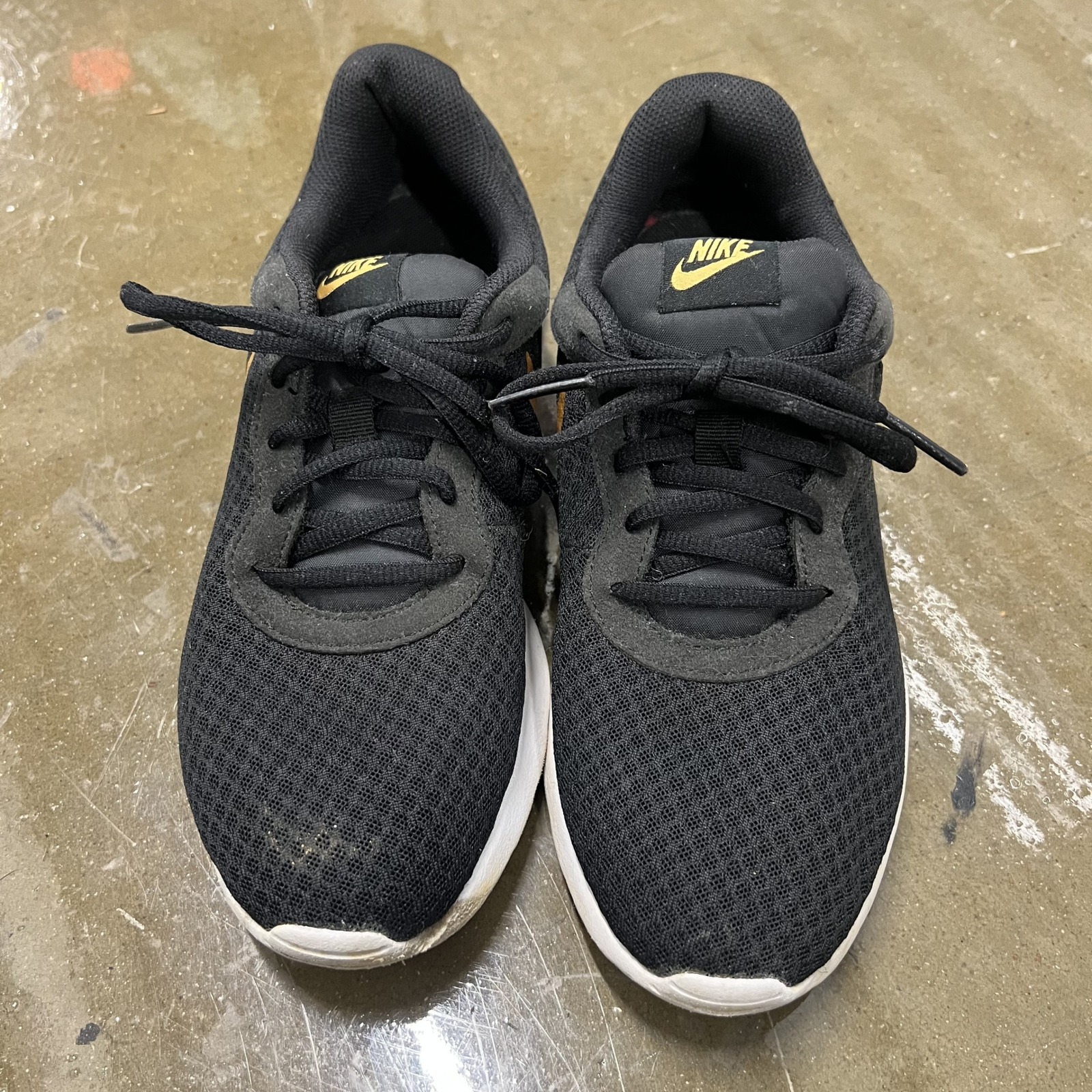 Nike Tanjun Size 9 Womens Black Gold Metallic Running Shoes Sneakers 812655-004 — photo 2
